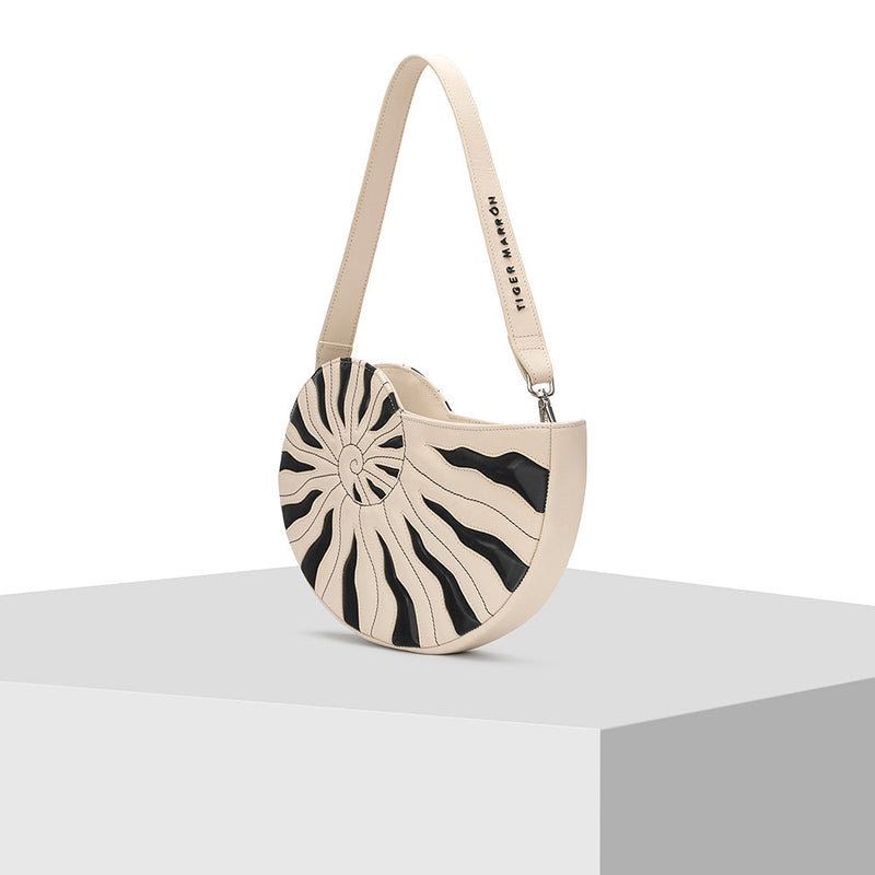 Cream and Black Leather Tote Bag Tiger Marrón 